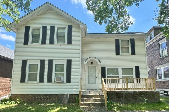 Photo - 123 Oak St Apartments Unit 1