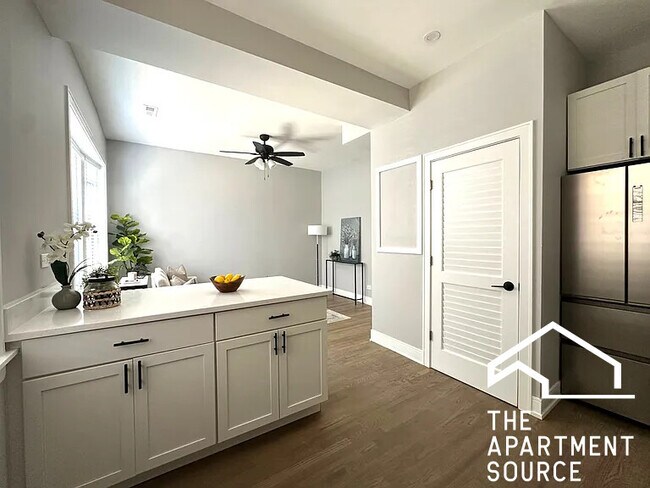 Photo - 3837 N Wilton Ave Unit 2