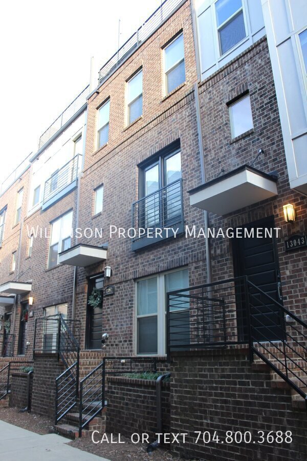 Chic & Spacious 3-Bed, 3.5-Bath Townhouse ... - Chic & Spacious 3-Bed, 3.5-Bath Townhouse ...