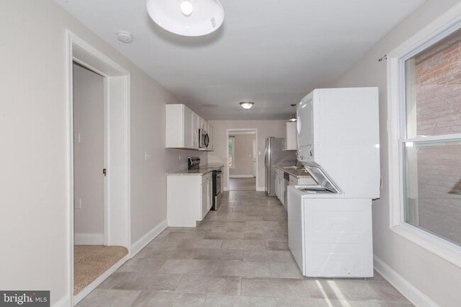 Photo - 212 W Burke St Unidad B