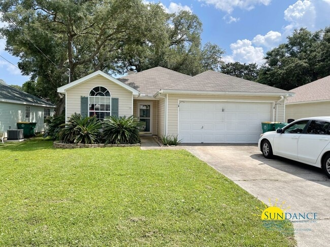Building Photo - Great 3 Bedroom Home in Fort Walton!