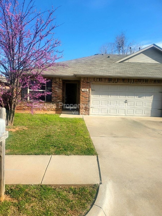 Building Photo - 923 West Prairie Wind Way