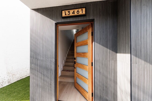 Photo - 13461 Beach Ave Unidad 13461