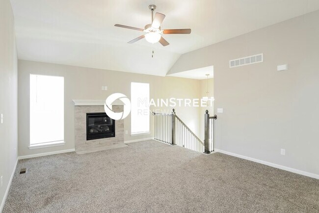 Photo - 4 Bedroom Pet-Friendly Home in Raymore, MO with Main Street Renewal