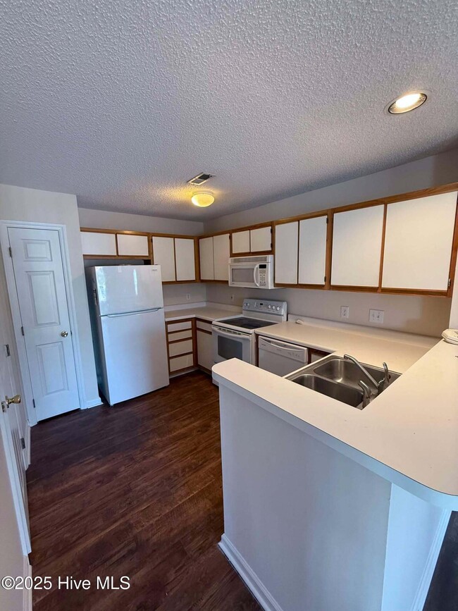 Photo - 118 Breezewood Dr Unit D