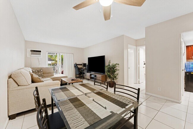 Photo - 200 S Birch Rd Unit 204