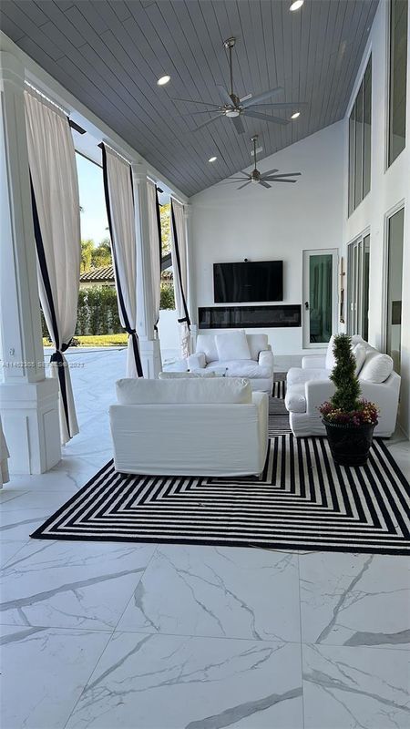 Photo - 15 SW 124th Ave