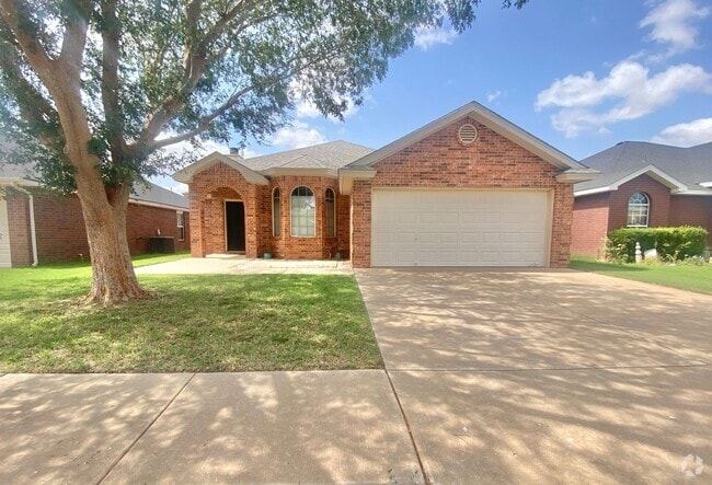 Building Photo - Great 3 bed 2 bath now available in Frensh... Rental