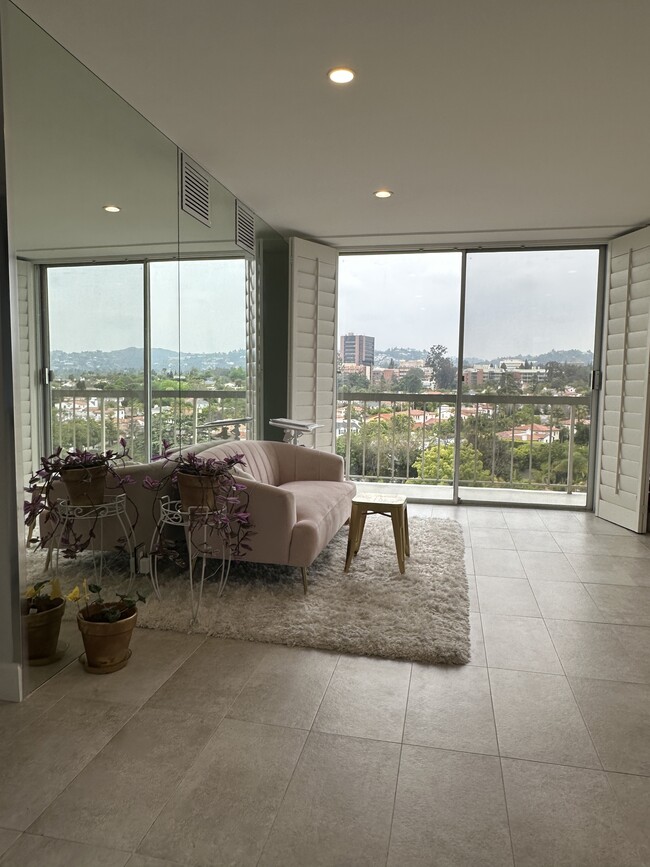 Photo - 10751 Wilshire Blvd Unidad 1108