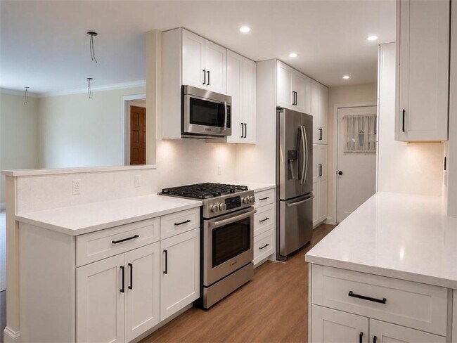 Photo - 3120 Haverford Ln SE