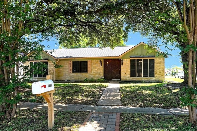 Building Photo - 9611 Huntington Hill Dr Rental