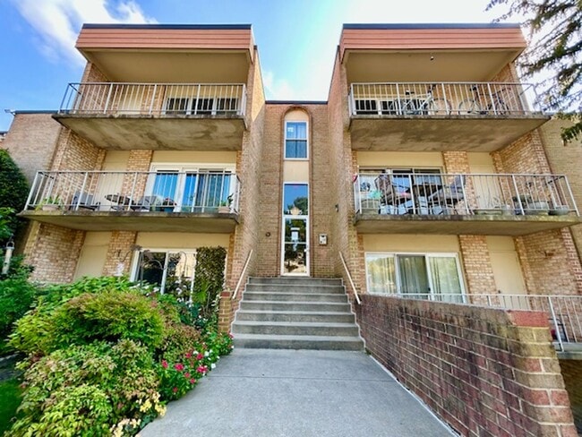 Photo - Commuter's dream! Unit 204