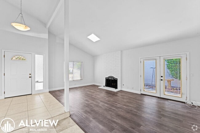 Building Photo - Charming 4 Bed, 2 Bath Single-Level Home A...