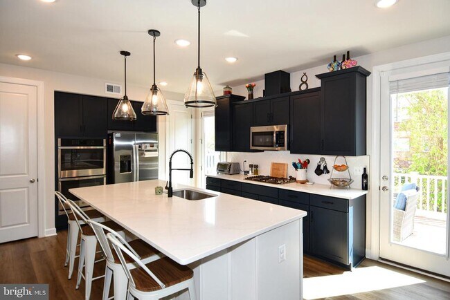 Photo - 7211 Mountaineer Dr