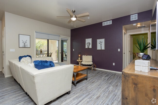 2BR, 2BA - 1,315SF