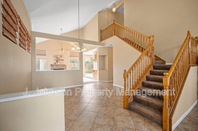 Photo - 516 Carrigane Way