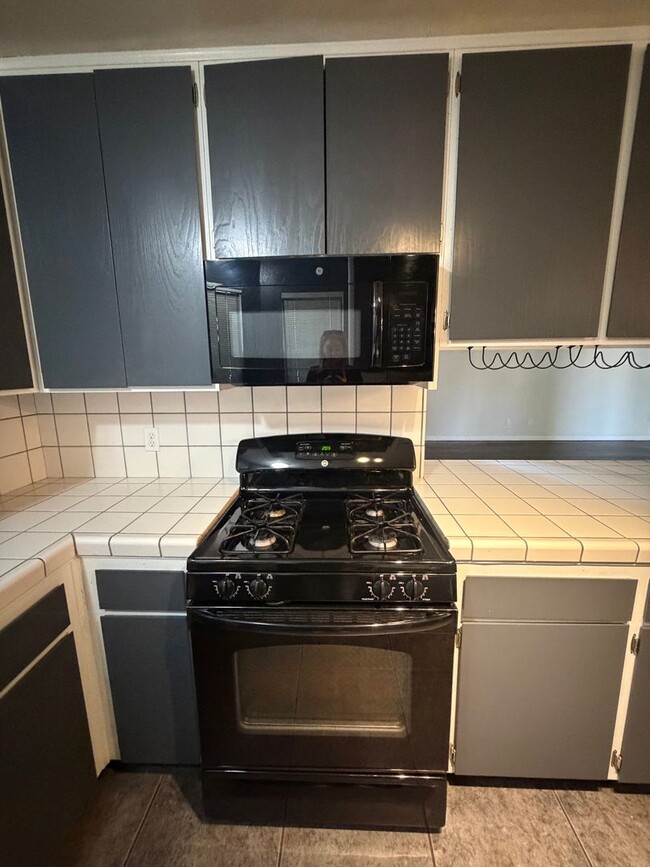 Photo - Charming 3 bedroom 2 bathroom home located...