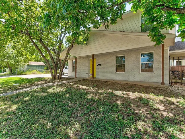 2313 W Devitt St
