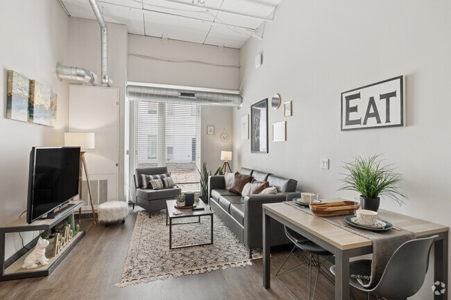 2BR, 2BA - 799SF - Living Room