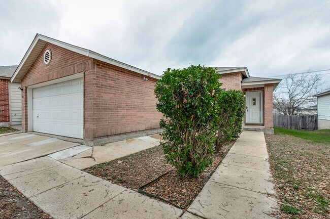 Photo - Charming 3/2/2 single-story home in highly desirable Westover Crossing