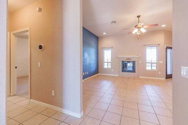 Photo - 3 bed 2 bath beautiful home!