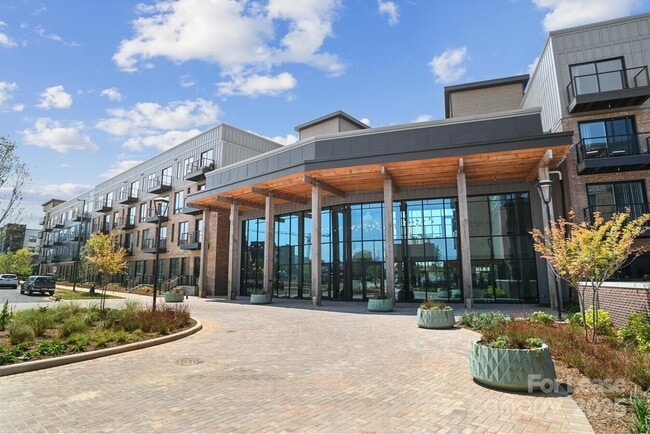 Photo - 1028 Stitch Bnd Wy