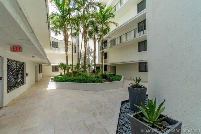 2565 S Ocean Blvd