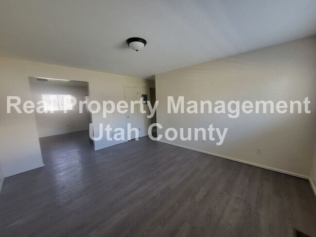 1052 Ellen Cir