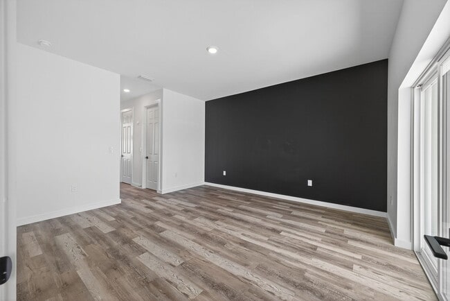 Photo - 181 NW 6th Pl