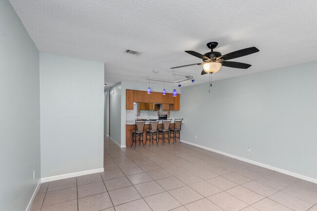 Photo - 115 Hughes St NE