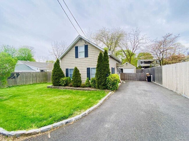 Photo - 705 6th St House