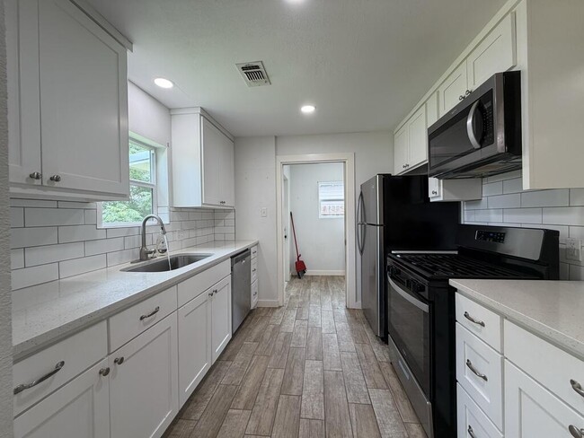 Photo - 804 Clay St