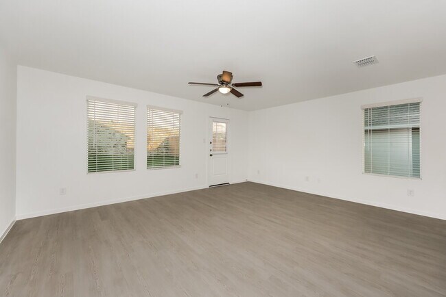 Photo - 2221 La Vis Ln