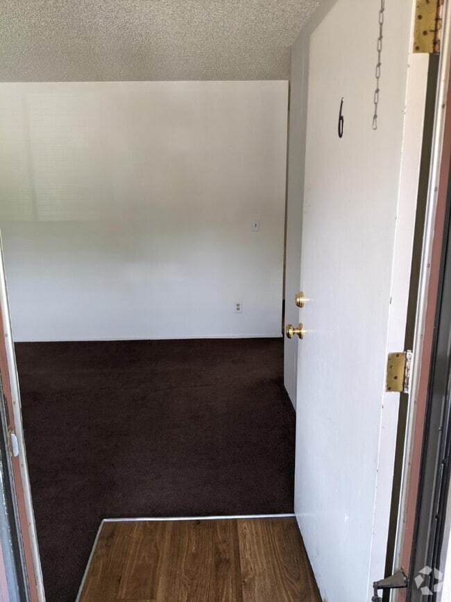 Building Photo - 28 El Paso Blvd Rental