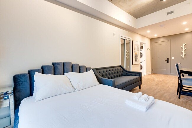 Photo - 742 Rue William Unit FL2-ID1254789P