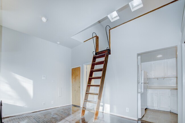 614 Elliott St NE Unit 2C