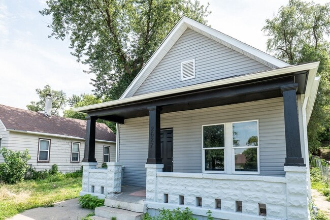 Building Photo - Cozy 2 Bedroom Home in South Omaha!