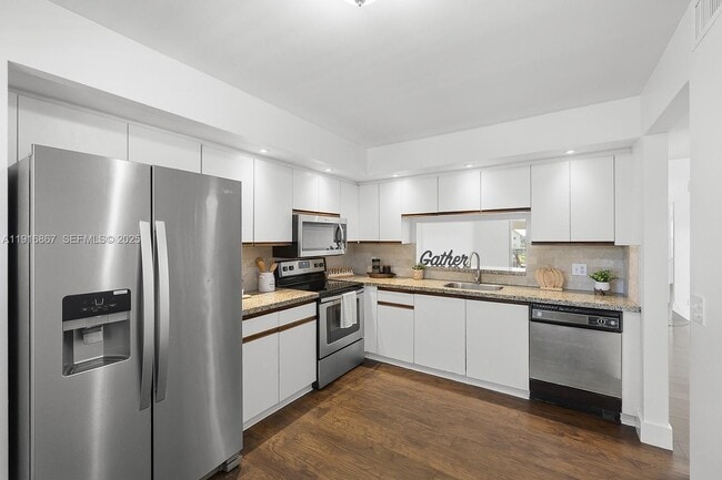 Building Photo - 12950 SW 4th Ct Unit 408H