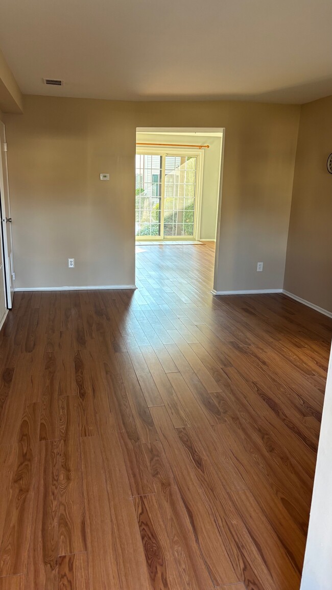 Building Photo - 30-13 Prospect St Unit 30-13