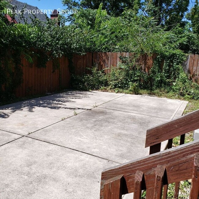 Photo - 2321 Rohs St