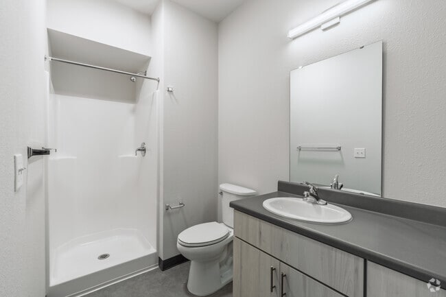 2BR, 2BA - 936SF - Primary Bathroom