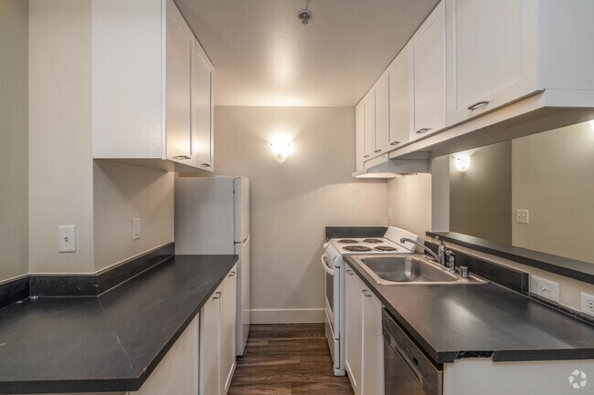 1BR, 1BA - 525SF - Kitchen