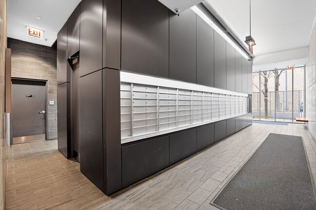 Building Photo - 1720 S Michigan Ave Unit 805