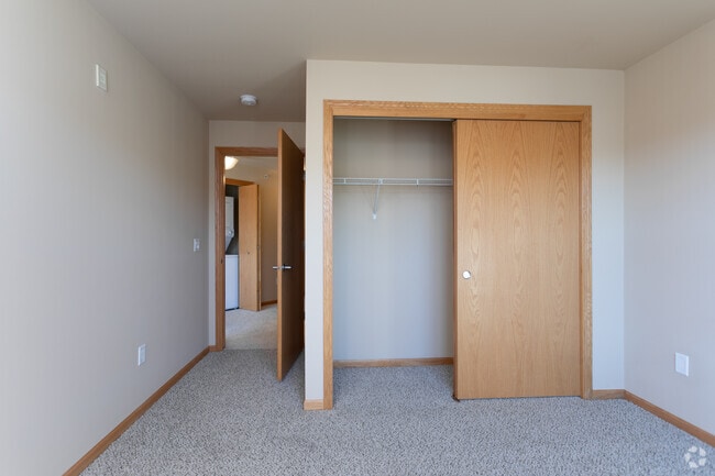 2BR, 2BA - 1,045SF - Cannery Square Apartments