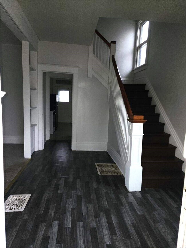 Photo - 1916 W Clarke Ave