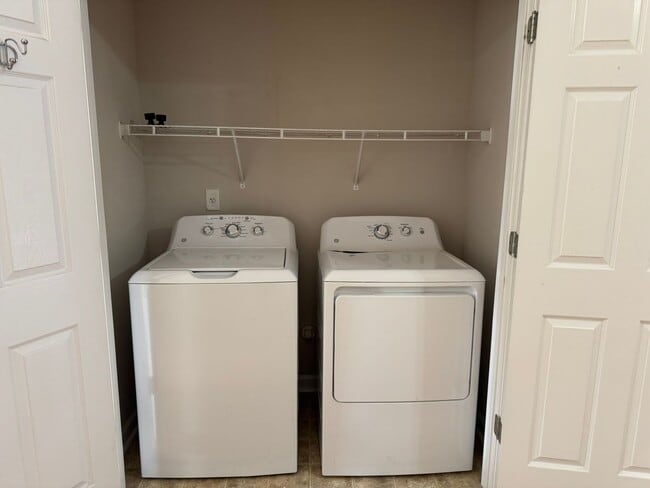 Photo - 210 Sunview Dr