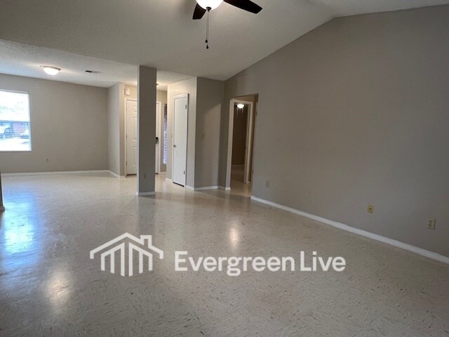 Photo - 107 Jardin Ct