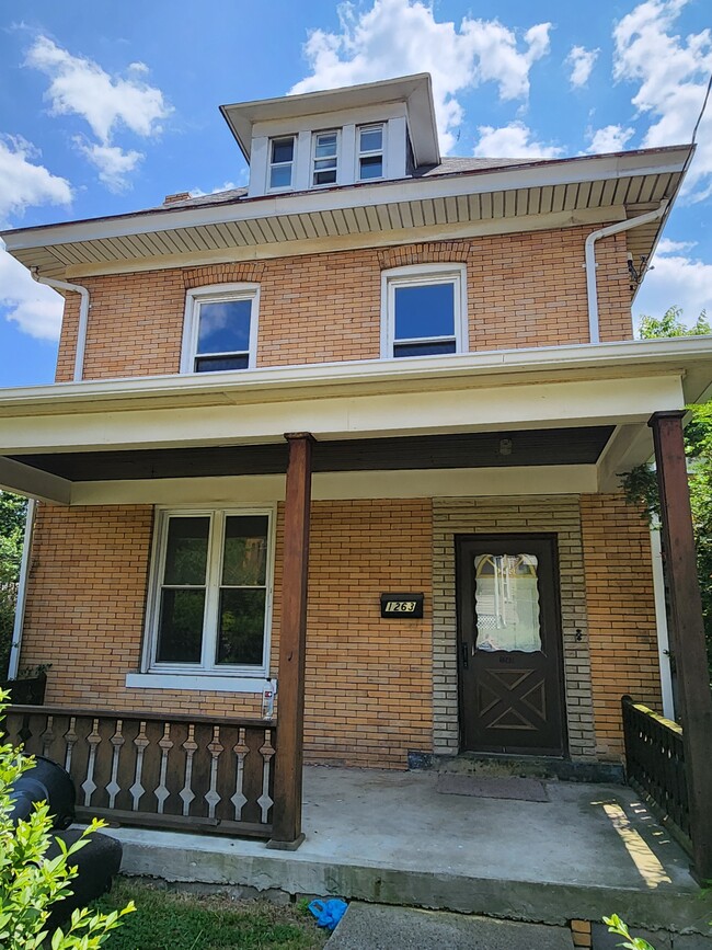 Front of house - 1263 Clairhaven St Casa