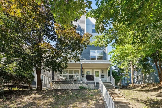 2424 Lyndale Ave S Unidad SI ID1250776P