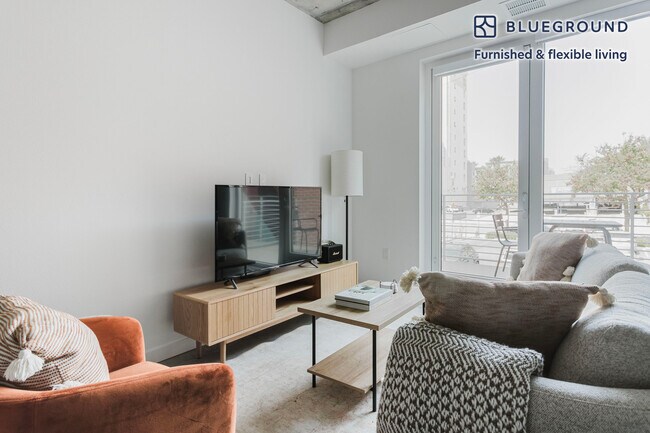 201 The Promenade N Unit SI FL2-ID1256